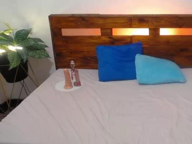 Freechat Yeseniaa25 on BongaCams