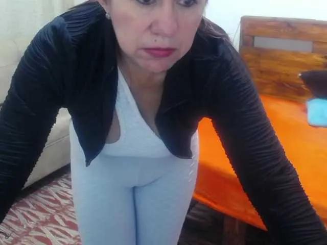 Freechat Yeseniaa25 on BongaCams