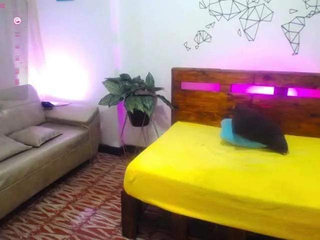 Freechat Yeseniaa25 on BongaCams