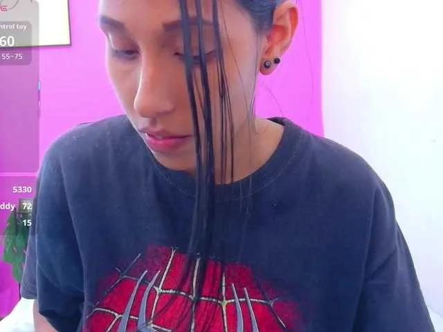 Freechat yourcuteneighbourr on BongaCams