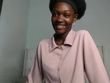Freechat africanpetitequeen on Chaturbate