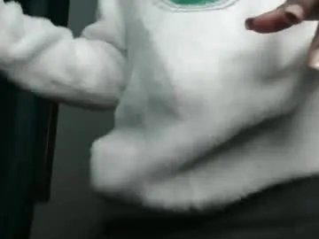 Freechat africanpetitequeen on Chaturbate