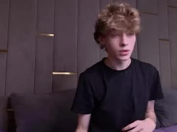 Freechat curlytwinkboy on Chaturbate