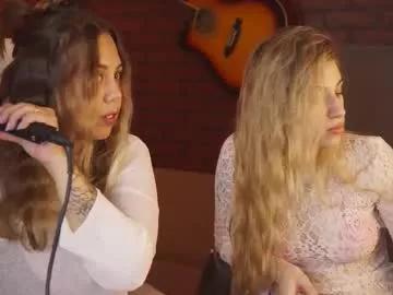 Freechat elliecutes on Chaturbate