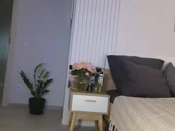 evi_woow — GOAL: tease panties [289 tokens remaining] Welcome to my room! Good morning for rich and sexy people  #feet #brunette #new #cute #young