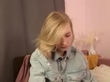 gwenkevwitch — my name is Jannie and im very new here!! ^^  goal: show my outfit  #shy #blonde #feet #young #new [0 tokens remaining]