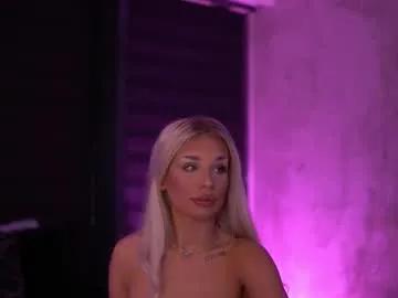 Freechat ivyrowa on Chaturbate