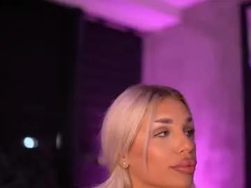 Freechat ivyrowa on Chaturbate