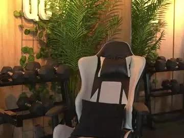 kim_beckett — #fit #smile #muscle #smalltits #ebony [1975 tokens remaining]