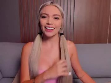 Freechat milaowens on Chaturbate