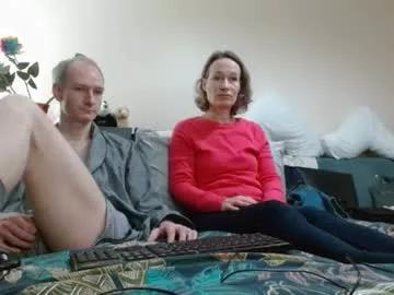 Away mrs_velvet_vixen_and_mr_stud on Chaturbate