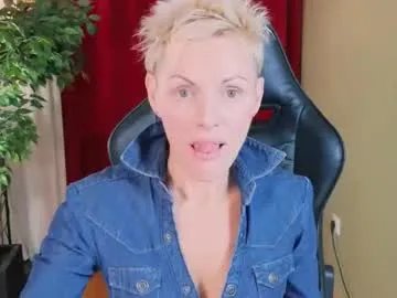 Freechat nymphvariety on Chaturbate