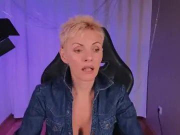 Freechat nymphvariety on Chaturbate