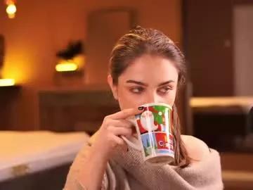 Away raisadoll on Chaturbate