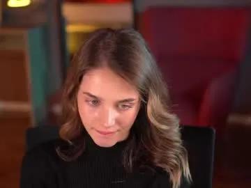 Away raisadoll on Chaturbate