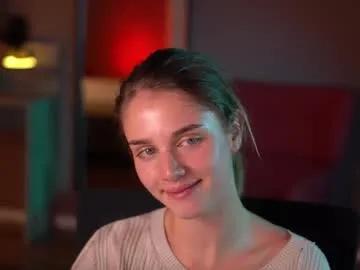 Away raisadoll on Chaturbate