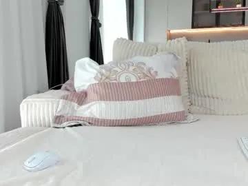 Freechat saradiamond01 on Chaturbate