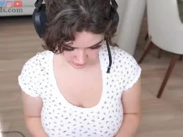 Freechat serareads on Chaturbate