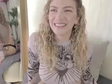 Freechat velora_ on Chaturbate