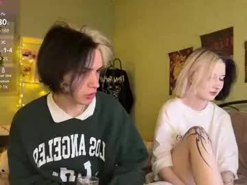 veryraretwins on Chaturbate