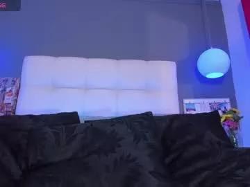 Freechat yiyo10_ on Chaturbate