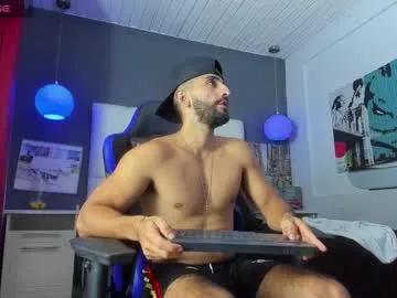 Freechat yiyo10_ on Chaturbate