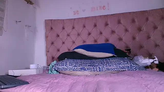 _linda_milk_ on StripChat