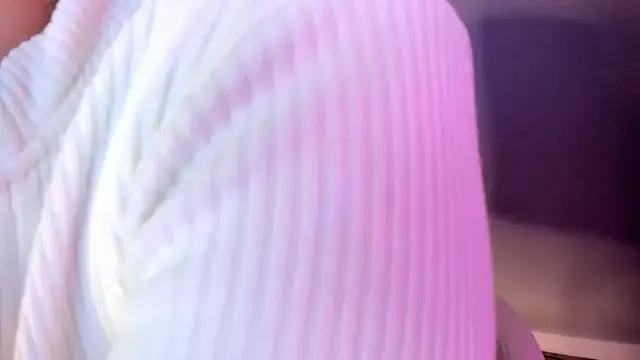 akura011 on StripChat