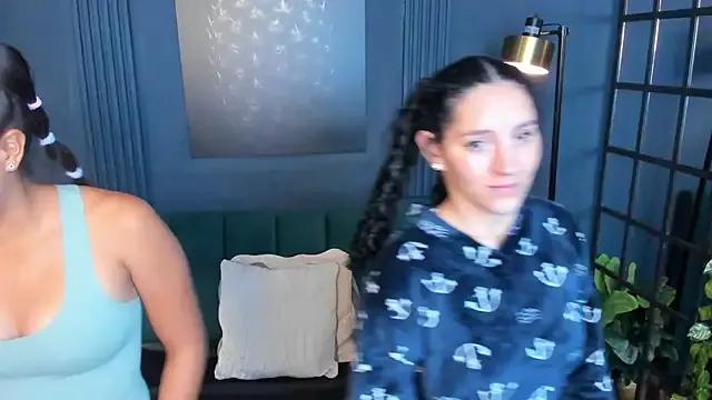 Freechat aliceandsia on StripChat