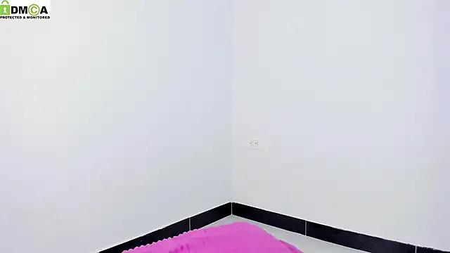 baby_alee — Plug Anal