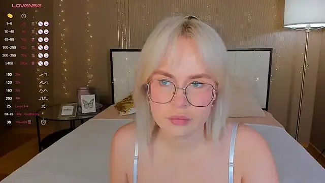 Freechat bellatip on StripChat