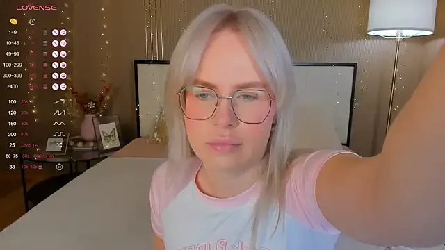 Freechat bellatip on StripChat