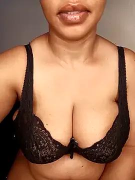 Freechat boobsnipplian on StripChat
