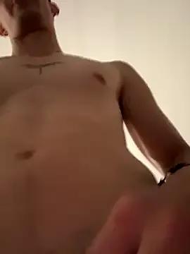 cristofer- — make me body shake