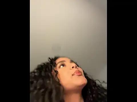 Freechat Curlyierr on StripChat