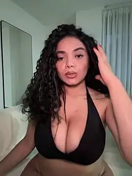 Freechat Curlyierr on StripChat