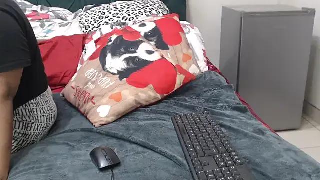 StripChat CurveyChocClitX5 is Freechat CurveyChocClitX5 — BE MY KING