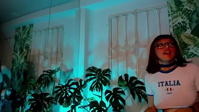 cute_hollywood on StripChat