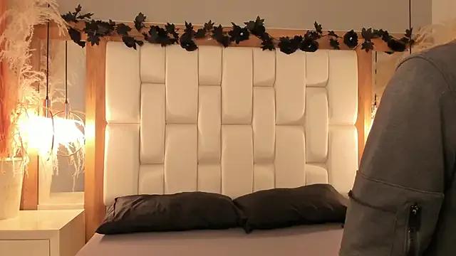 Freechat Daphne_And_Roger on StripChat