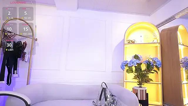 Freechat elasummer on StripChat