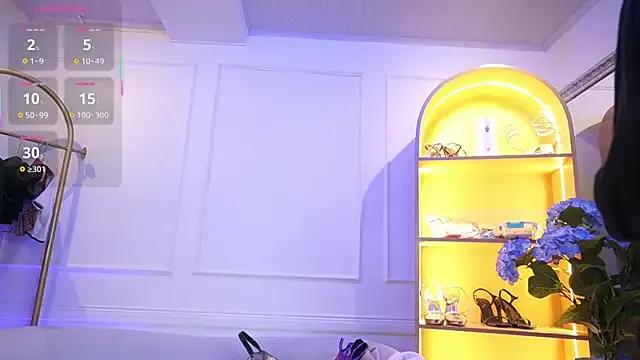 Freechat elasummer on StripChat