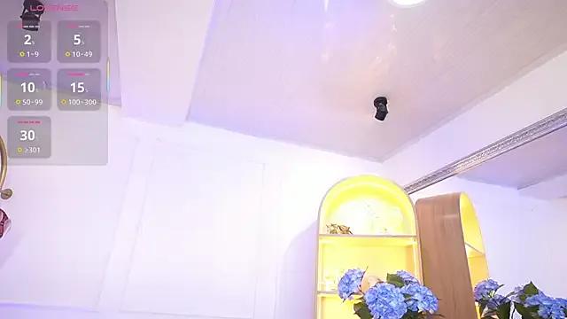 Freechat elasummer on StripChat