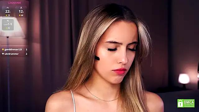 FannyHewson on StripChat 