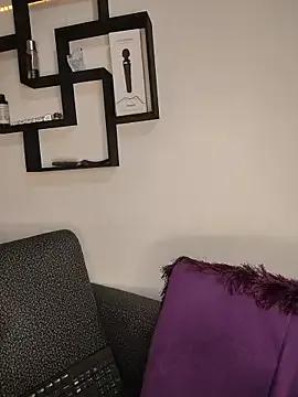 Freechat hanaa_18 on StripChat