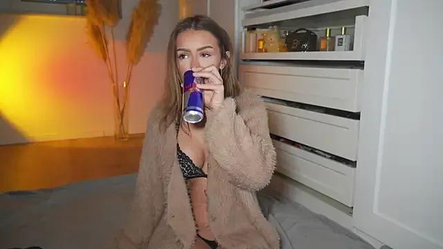 Freechat HotBella- on StripChat