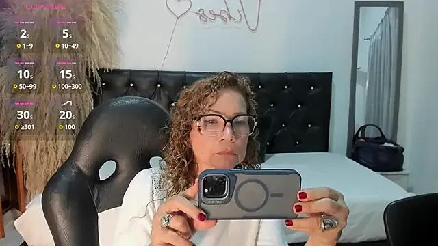 Freechat Jademommy_ on StripChat