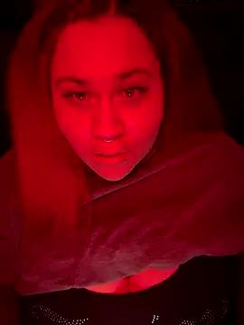 Juicyjordie — Help me get naked daddie