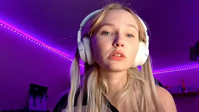 Freechat KarinRobertson on StripChat