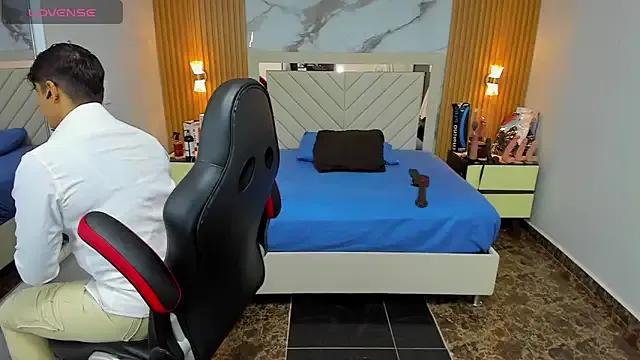 Freechat KAROLLJONES1 on StripChat