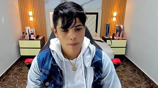 Freechat KAROLLJONES1 on StripChat